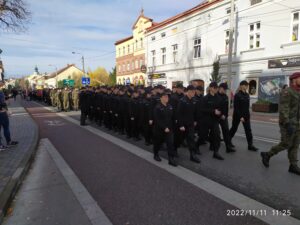 kolumna uczniów klasy policyjnej